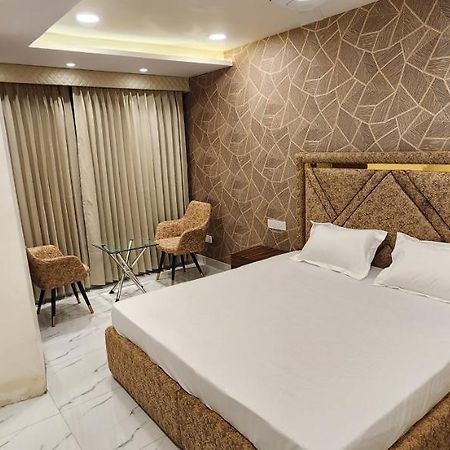 Ovel Hotel Ludhiana Eksteriør bilde