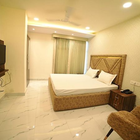 Ovel Hotel Ludhiana Eksteriør bilde
