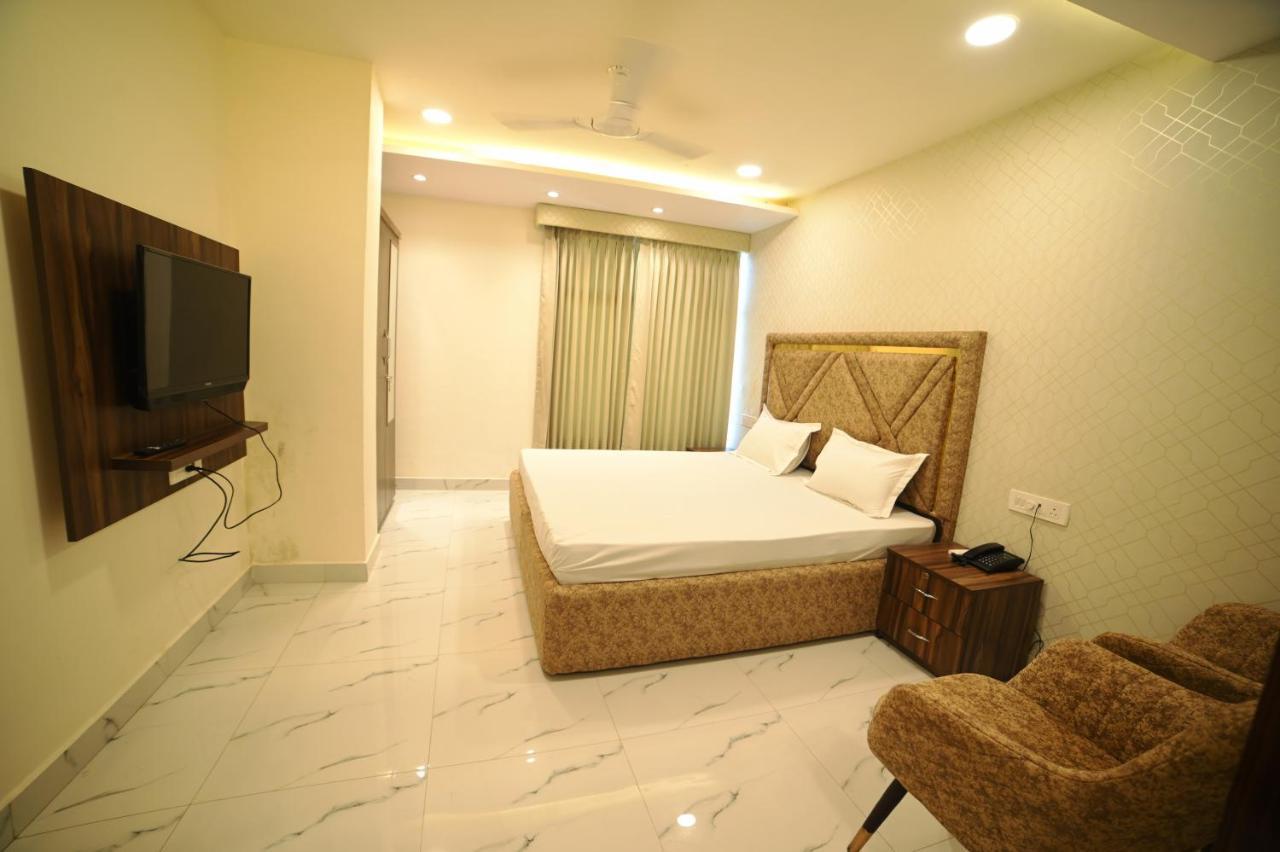 Ovel Hotel Ludhiana Eksteriør bilde
